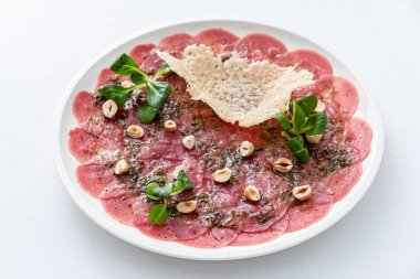 Cevizli ve parmesanlı carpaccio.