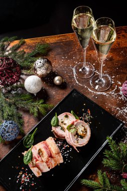 Noel masasında hindi çorbası.