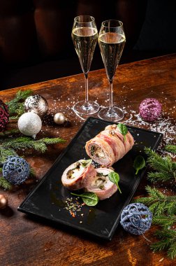 Noel masasında hindi çorbası.