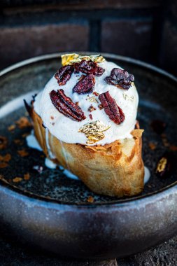 Cevizli ve dondurmalı kış tatlısı.