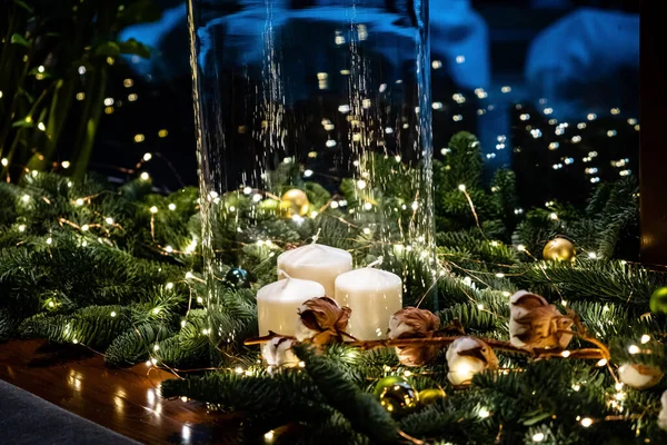 綿とキャンドルのクリスマスの装飾 — ストック写真