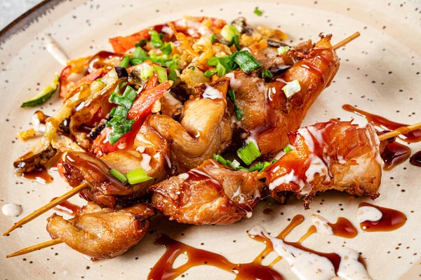 马来西亚鸡肉沙地配上美味的花生酱 是当地著名的菜式之一 — 图库照片