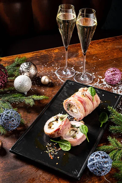 Noel masasında hindi çorbası.