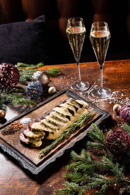 Noel masasında biftek fileto.