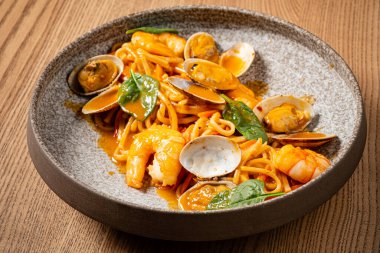 Spaghetti fromgole with tomato sauce