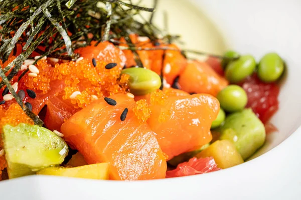 Pescado Crudo Poke Bowl Con Salsa — Foto de Stock