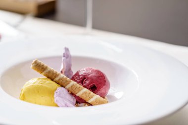 gözlemeli meyveli dondurma.