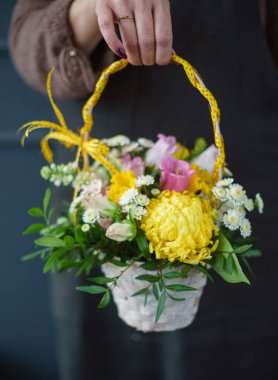 Ellerinde güzel bir buket