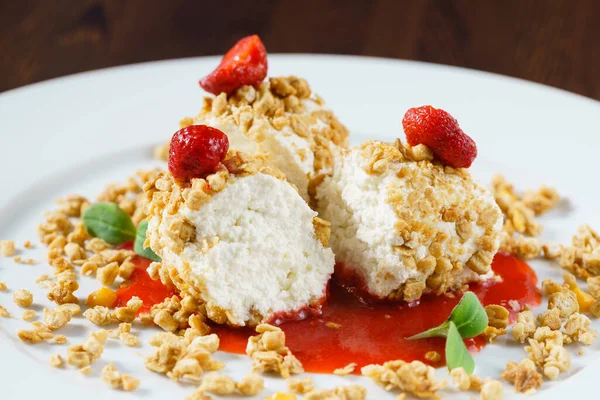 Kwark Dessert Met Aardbeien — Stockfoto