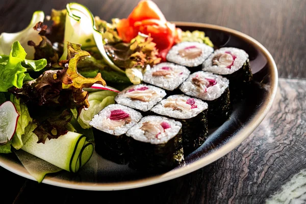 Sushi Plato Negro —  Fotos de Stock