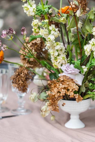 Ostertafel Mit Schönen Blumen — Stockfoto