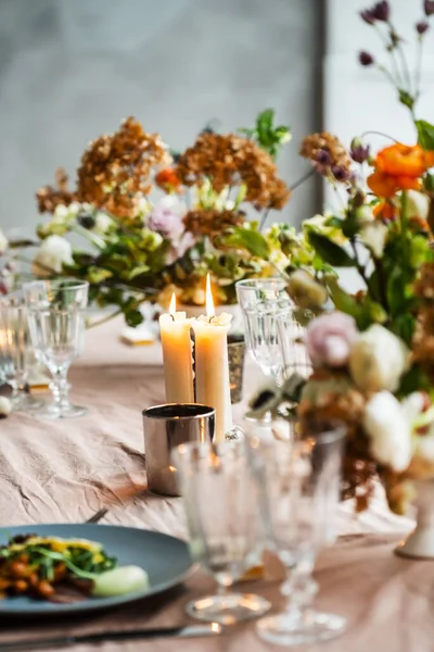 Table Pâques Avec Belles Fleurs — Photo