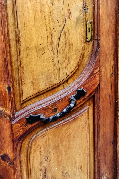 Stare Drzwi Zamkiem Uchwytem — Zdjęcie stockowe