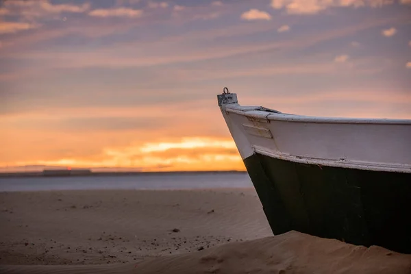 Gammal Båt Stranden — Stockfoto