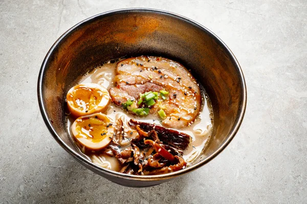 Ramen Nudelskål Med Fläskkött Och Grönsaker Japansk Traditionell Lunch — Stockfoto