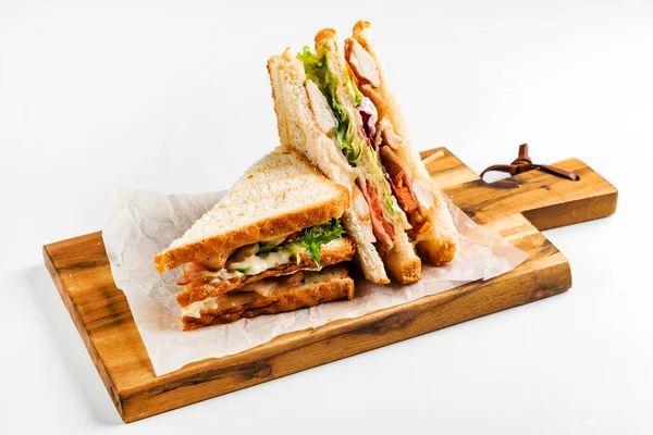 チーズ トマト レタス パンのトースト サンドイッチ — ストック写真