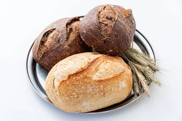 Pane Fresco Sul Piatto Bianco — Foto Stock