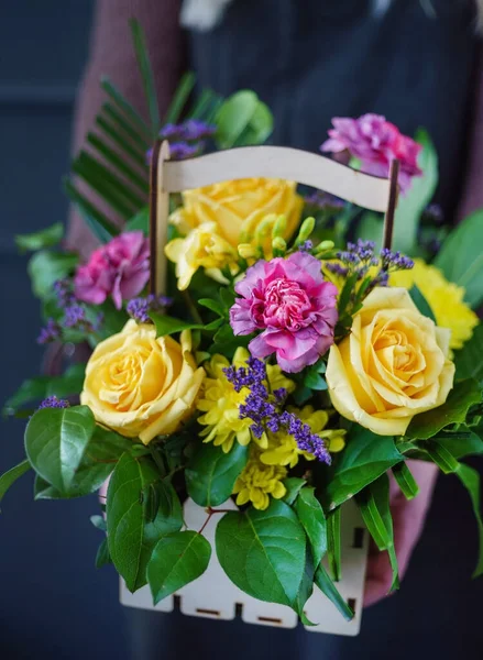 Bonitas Flores Las Manos — Foto de Stock