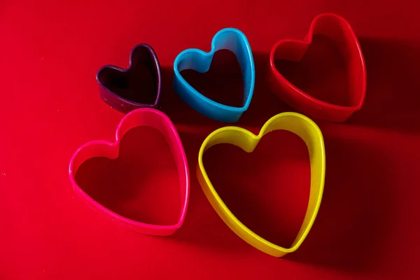 Σχήματα Καρδιά Στο Κόκκινο Φόντο — Φωτογραφία Αρχείου