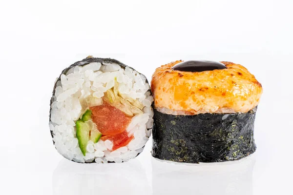 Sushi Saboroso Com Salmão Legumes — Fotografia de Stock