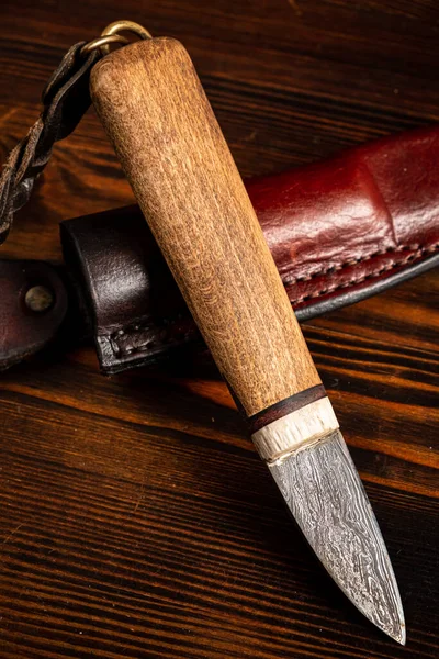 Coltello Uno Sfondo Legno — Foto Stock