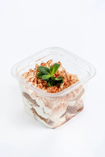 Tiramisu Dans Récipient Plastique — Photo