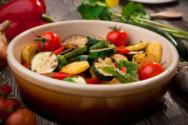 fırın kavrulmuş sebzeler