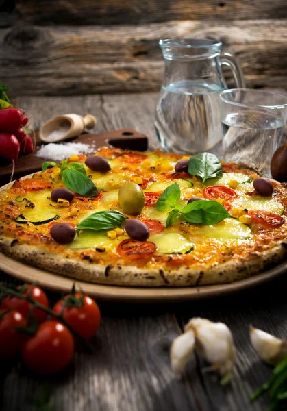 Pizza — Stockfoto