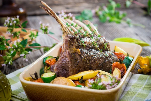 Estante a la parrilla de chuletas de cordero — Foto de Stock