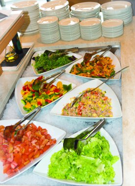 kafeteryasında salata