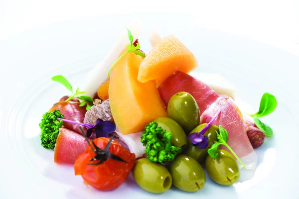 Salad with olives and ham — Stock Photo, Image
