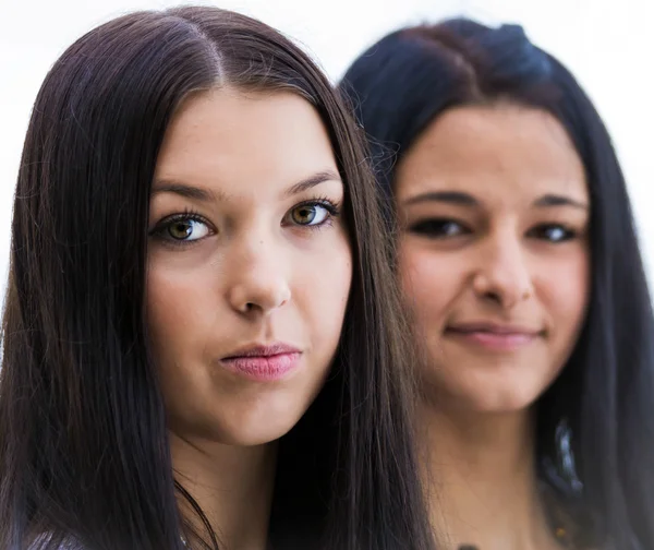 Portrét dvou krásných dívek — Stock fotografie