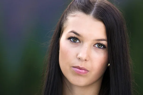 Portrait close up of young beautiful woman, on green background nature. — Stock Photo, Image