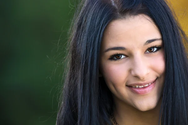 Portrait close up of young beautiful woman, on green background nature. — Stock Photo, Image