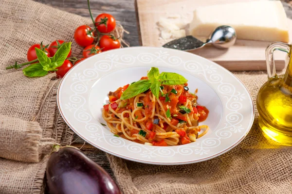 Whole Wheat Spaghetti with Tomato Sauce — Stock Photo, Image