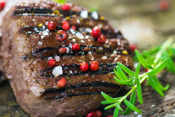 Juicy Fillet Steak with Fresh Herbs — Stock Photo, Image