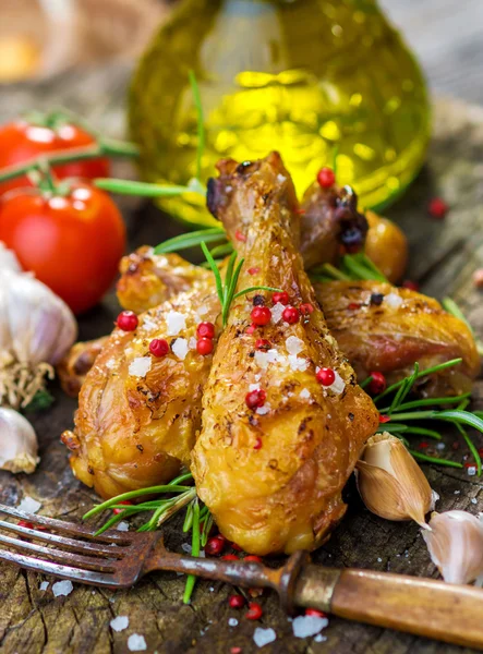 Gegrillte Hühnerkeulen — Stockfoto