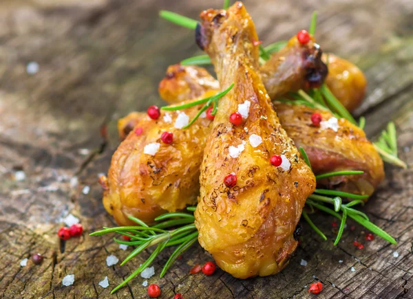 Gegrillte Hühnerkeulen — Stockfoto