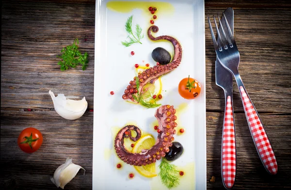 Salad with octopus — Stock Photo, Image