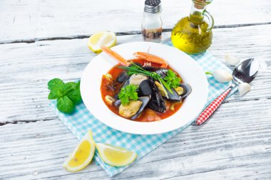 Deniz mahsulleri çorbası