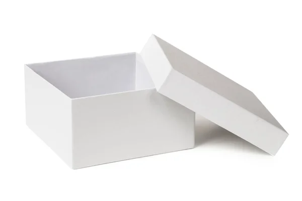 Открытая коробка на белом фоне — стоковое фото