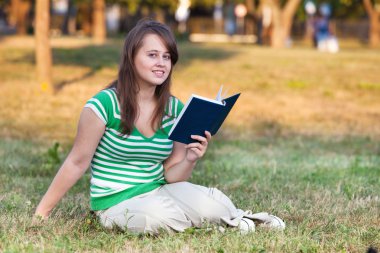 avluda Üniversite öğrenci