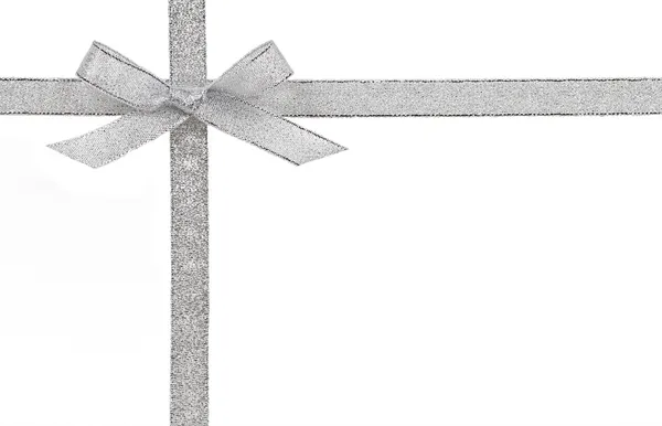 Hediyelik konsepti - gümüş yay ve şerit üzerinde beyaz bir backgro izole