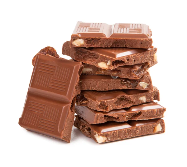 Chocolade met noten en rozijnen geïsoleerd op witte achtergrond — Stockfoto