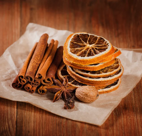 Christmas decorations - cinnamon, orange, star anise — Stock Photo, Image