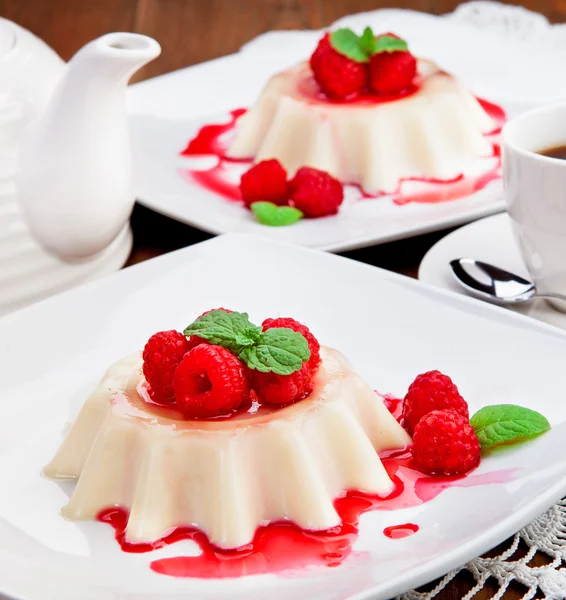 Panna cotta with raspberries and mint — Stock Photo, Image