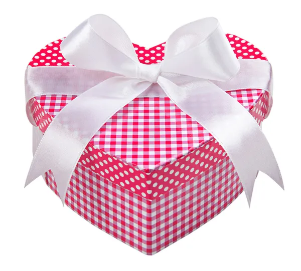 Caja de regalo en forma de corazón con lazo — Foto de Stock