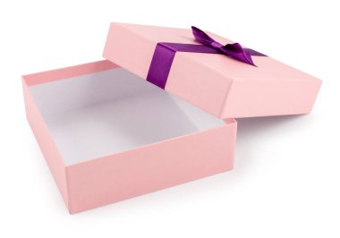 Beyaz arkaplanda izole edilmiş pembe hediye kutusunu aç.