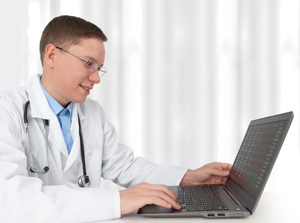 Smiling man doctor working on computer — Stock Photo, Image