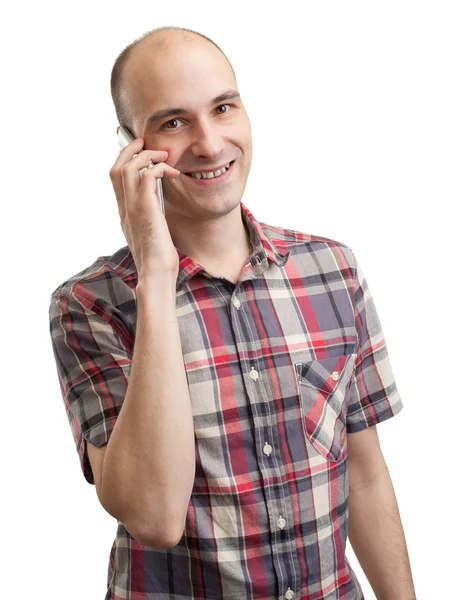 Mosolygós fiatalember mobiltelefonján beszél — Stock Fotó